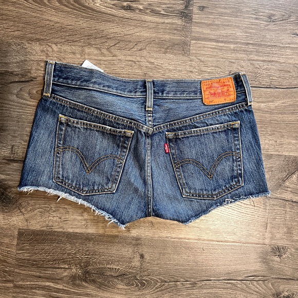 Levi’s 501 button up jean shorts - Picture 2 of 3